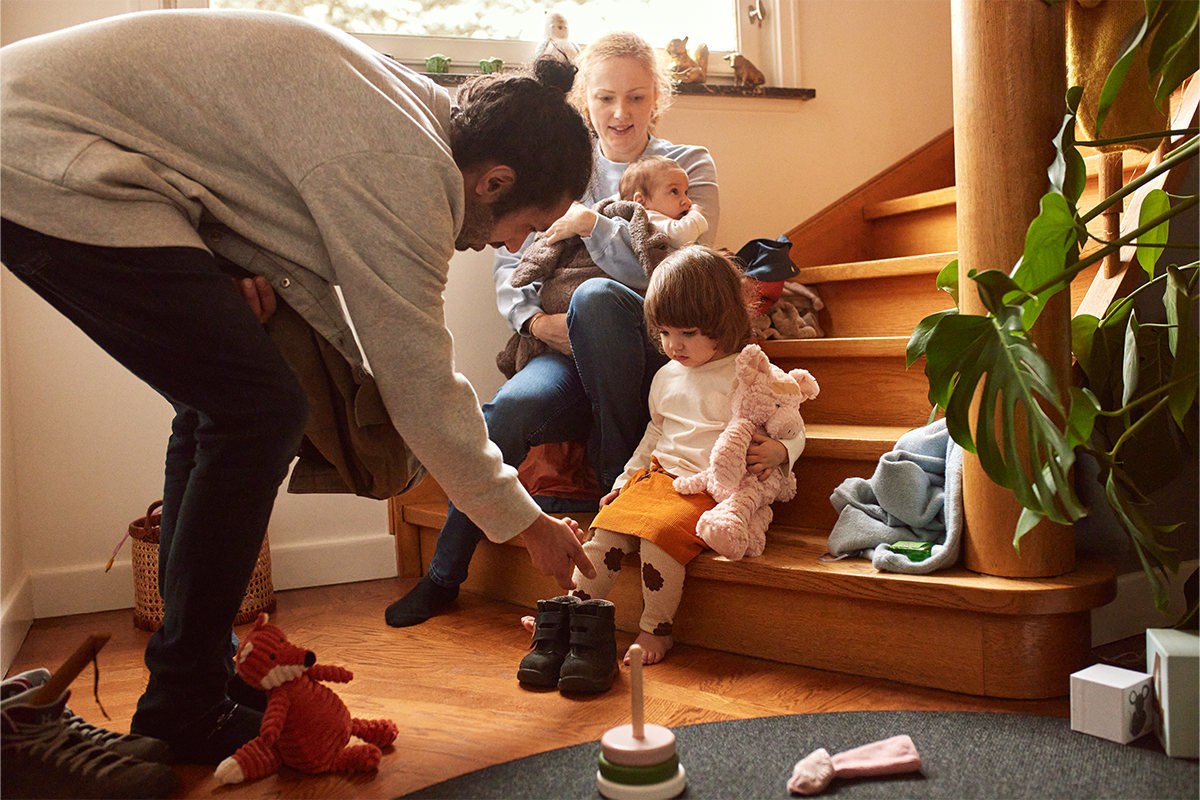 libero_recruitment_2021_24_family-in-hallway_article_stage